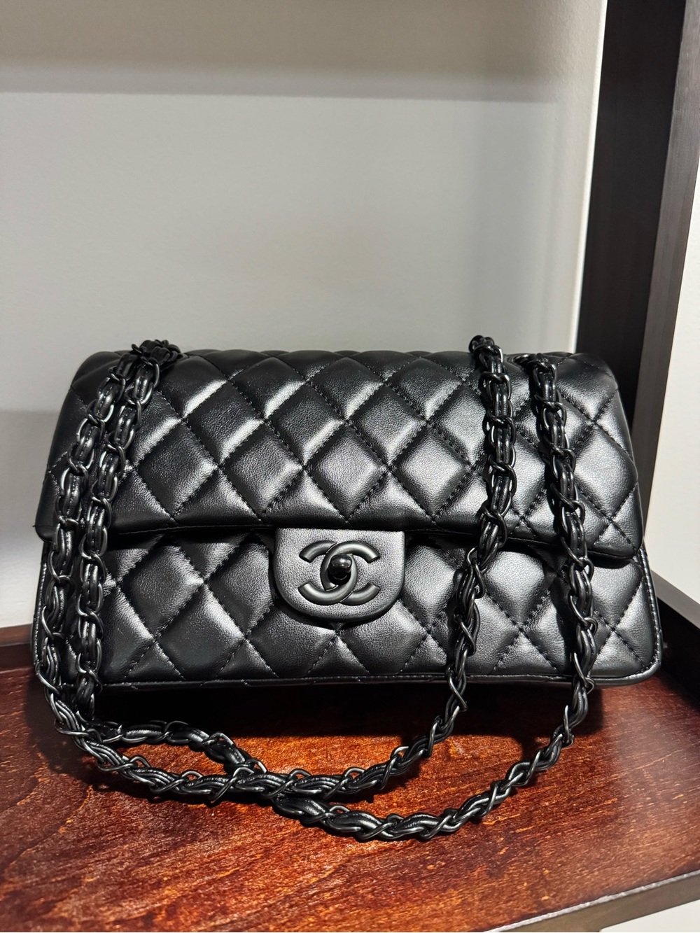 Quilted shoulder bag black